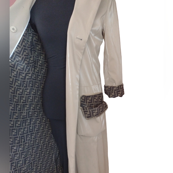 Authentic Fendi A Effet Verni Long Trench Coat - Picture 8 of 17